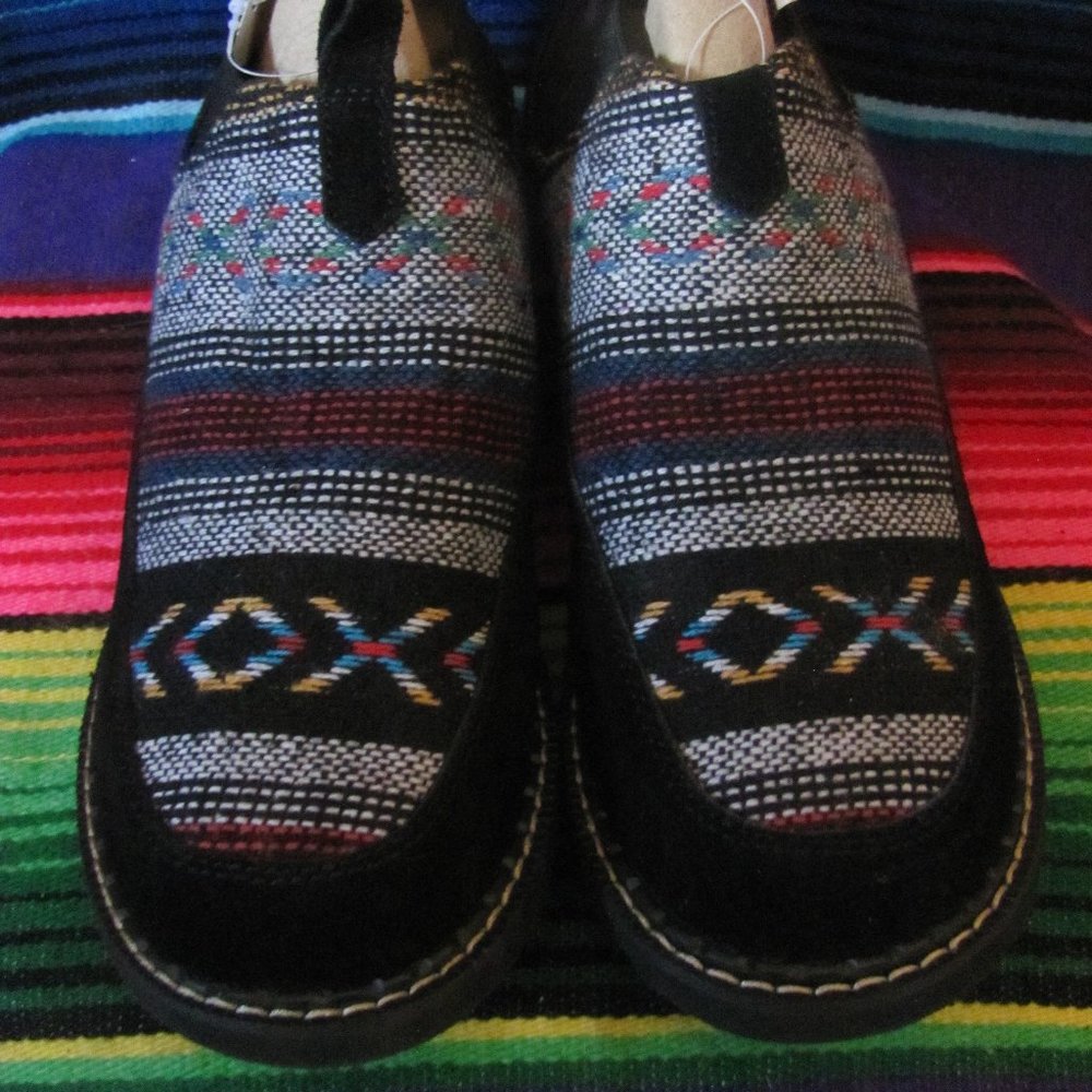 ROPER  WOMEN’S GENUINE LEATHER/CANVAS  SLIP ON SHOES